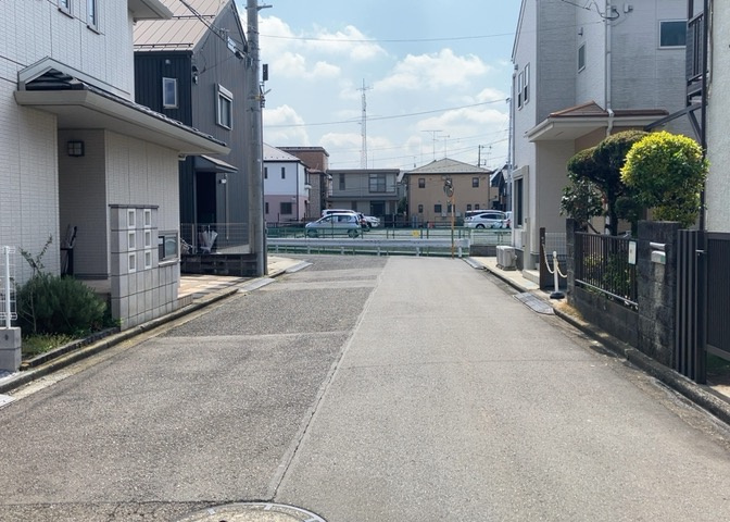 桜や紅葉の名所に出かける人は多いと思いますが、家にいながら季節の移ろいを感じる生活を送りませんか？リビングや窓から見える景色が生活を彩るワンポイントに！現地から見える景色を堪能してみては如何でしょう。