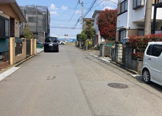 眺望を気にして物件を探す場合、前面に建物が建っていないか現地で確認しましょう！前面に建物があると景色はもちろん、日当たりや風通しにも影響が出てきます。住んだ時のことを想像しながら現地見学をしましょう。