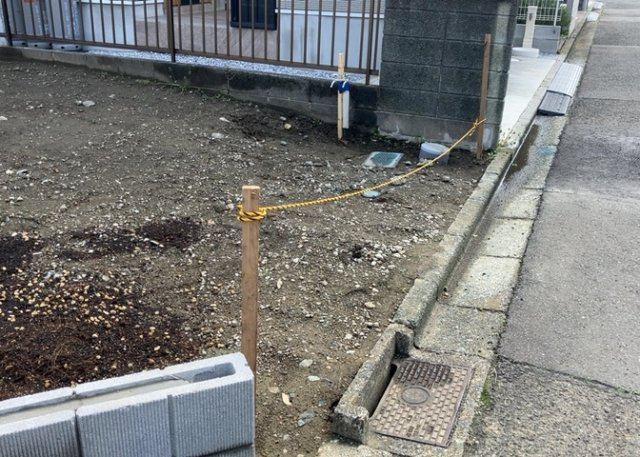 駐車場と明記されていても、最小スペースでつくられた駐車場だと大型車は駐車できなかったり、出入りしにくくなったりする可能性があります。お車のサイズと購入したい物件の駐車場のサイズを現地で確認しましょう。