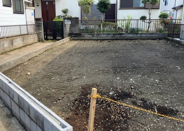 庭があることでガーデニングや家庭菜園はもちろん、こどもの遊び場やペットを放して遊ぶことができます。また、家の周囲に余裕があるということです。隣地との間があれば、十分な日当たりと、風通しが確保できます。