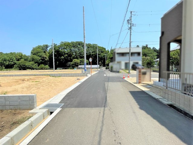 東側前面道路