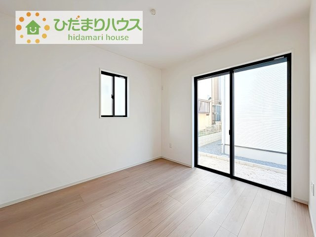 洋室は高い天井のゆったりとした空間を演出(^^)/