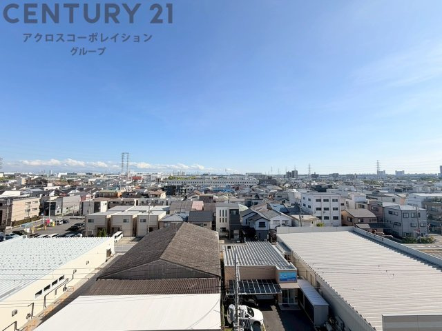 最上階につき陽当たり良好、開放的な眺望が楽しめます。
