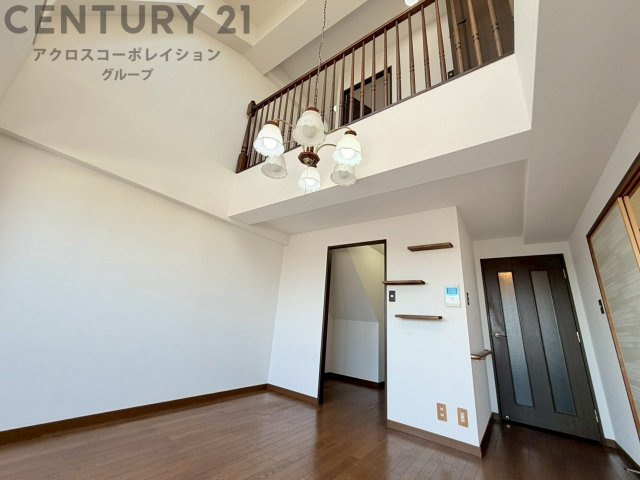 メゾネット2階建、フルリノベーション予定！こちらはリノベ前の写真になります。