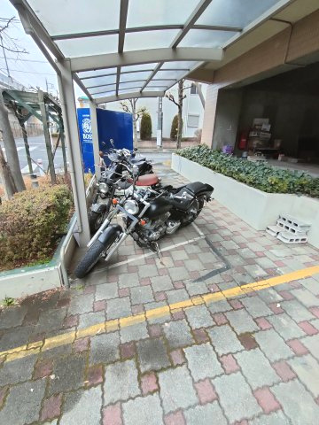 【バイク置き場】