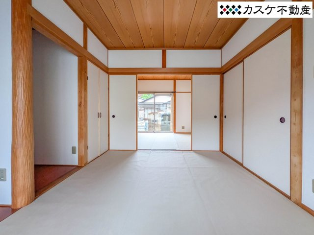 床の間のある和室。続き和室なので扉を開放すれば、開放感たっぷりの空間になります。