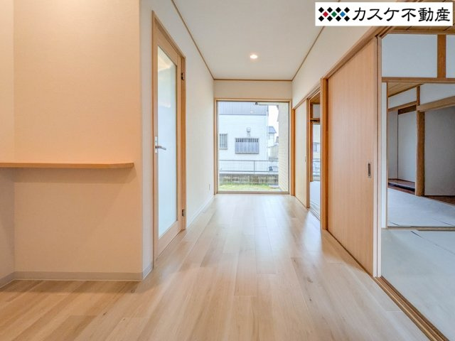 1階面積が広く、リビング横の和室は「お子様の遊び場」と「客間」を分けて使える贅沢な配置。