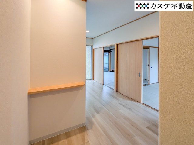 1階面積が広く、リビング横の和室は「お子様の遊び場」と「客間」を分けて使える贅沢な配置。