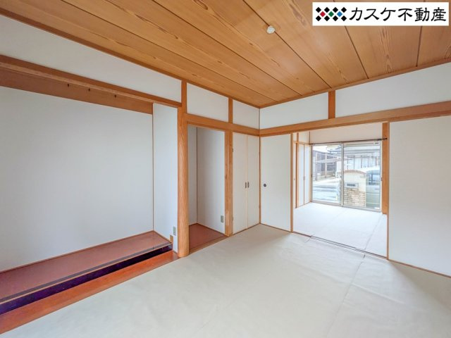 床の間のある和室。続き和室なので扉を開放すれば、開放感たっぷりの空間になります。