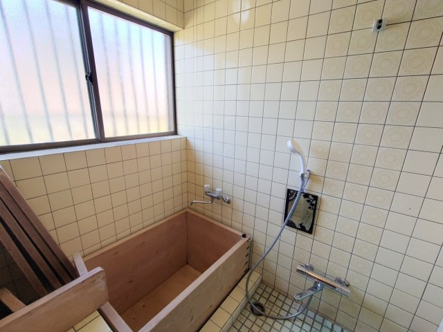 一日の疲れを癒す落ち着いたバスタイムを。