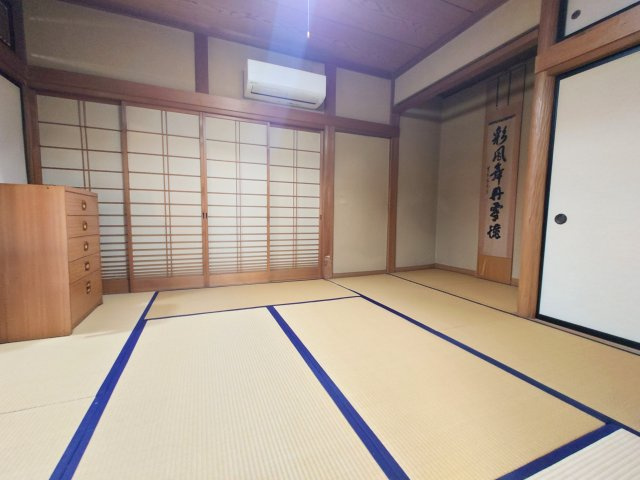 来客時にも重宝する落ち着いた和室です。