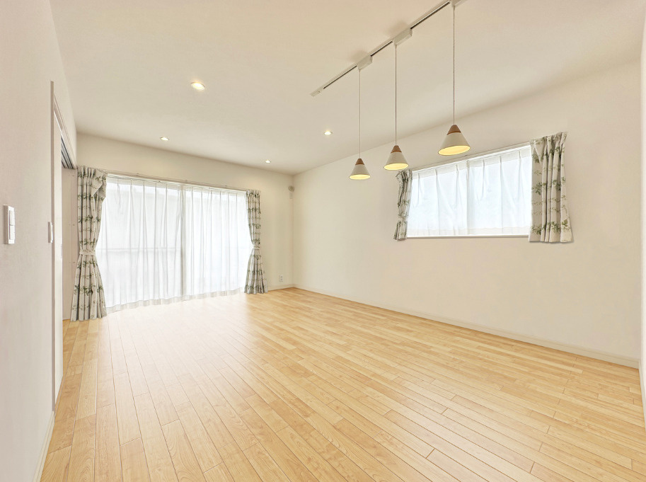 居住中でプライバシー確保のため、既存の家具を消しました。イメージ画像です。
