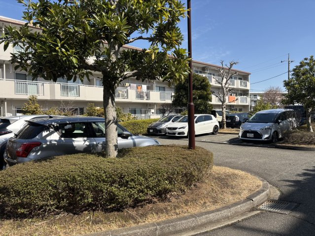 出入りが楽々な駐車場です。