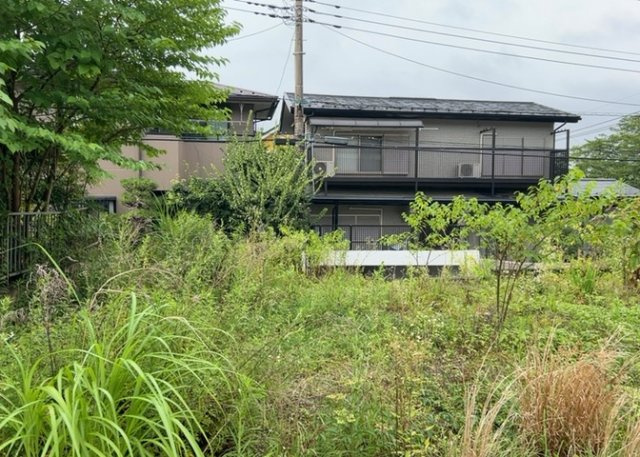 土地を買う際、住む地域の自治体や福祉の補助制度にも注目してみましょう。子供や老人の医療補助やゴミ出しのルールなど、自治体によってルールに大きな違いがあるため、暮らしやすい土地で判断するとよいでしょう。