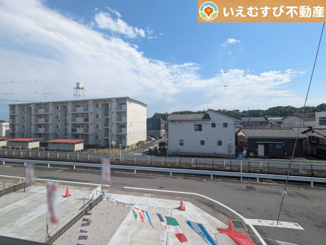 高い建物が無く開放感のある展望　バルコニーからの展望も開けていて閑静な住宅地が望めます。日当りも良いですね♪