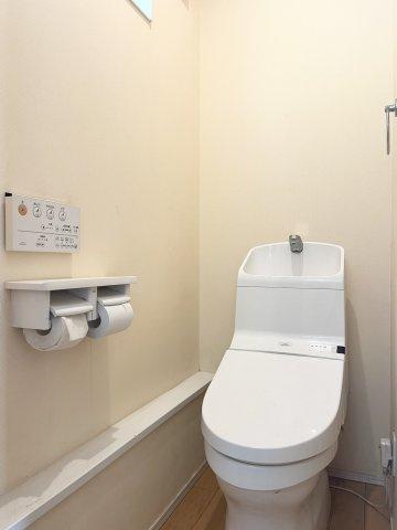 トイレには快適な温水洗浄機能付（1F）
