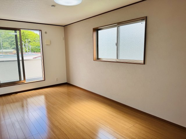 ～2階9.0帖の主寝室　ベッドなど大型家具のレイアウトも楽しめる広さです～