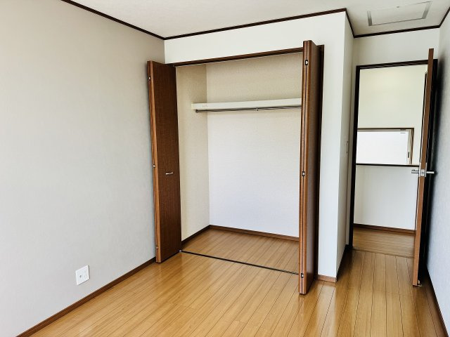 ～収納力の高いクローゼット完備～