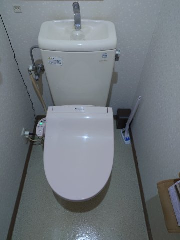 温水洗浄暖房機能付き便座です