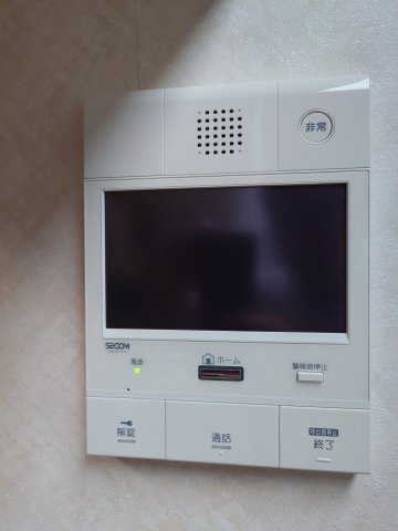 オートロック、モニター付きインターホンで来訪者を確認できます。