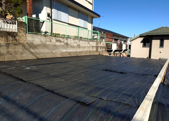 土地の面積＝住宅面積ではありません。建ぺい率の問題などで、土地のある場所によって住宅を建てられる面積は限られています。高さもしかり、「土地」という言葉の中には、建築条件も含まれると考えておきましょう。
