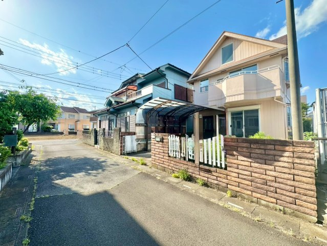 南側道路に面した約39坪の整形地です。陽当り良好で更地渡し・建築条件なしのお土地です。周辺環境の利便性が高く、お好みのハウスメーカーで自由な建築が可能です。是非現地ご覧ください♪