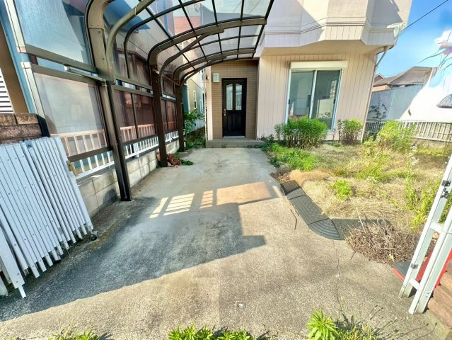 南側道路に面した約39坪の整形地です。陽当り良好で更地渡し・建築条件なしのお土地です。周辺環境の利便性が高く、お好みのハウスメーカーで自由な建築が可能です。是非現地ご覧ください♪