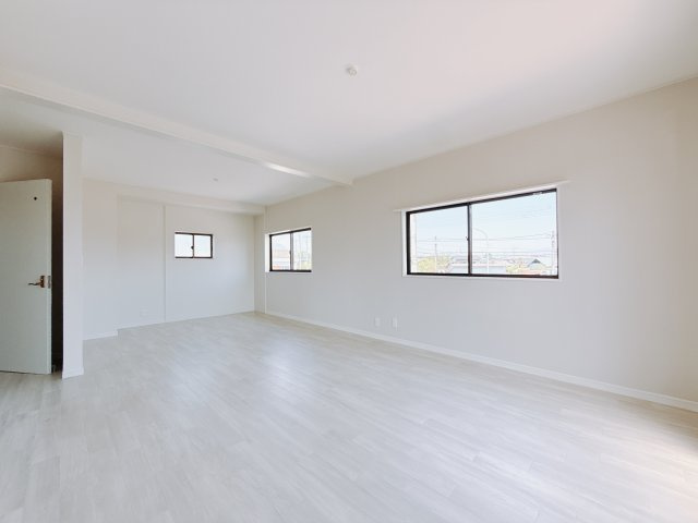 ■主寝室｜広い寝室ならインテリアも自由自在にお楽しみいただけます♪お外から帰ってきた後は寝室でゆっくり自分の時間をお過ごしください。