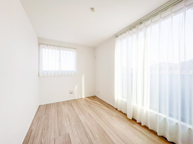 明るい洋室です