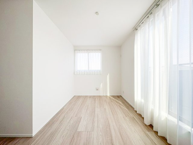 使い勝手のいい洋室です
