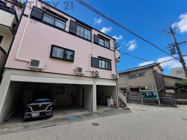 近隣にはスーパーやドラッグストア、コンビニと買い物施設が充実の住環境となります。