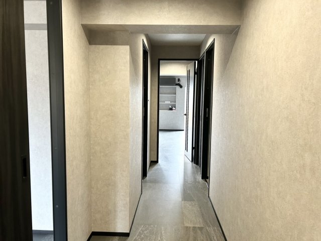 内装はとにかくおしゃれなものがいい！と選ぶ前に、まず住んだ後のことを想像してみましょう。住んでみたらコンセントの位置が悪くて使いにくいなど出てきます。事前にどの家電をどこに置くか想定しておきましょう。