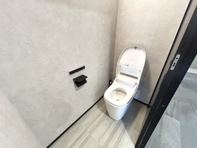 トイレは大きさや形、機能、抗菌性などが異なる多種多彩なタイプが各メーカーから出ています。それぞれに良さがあるため、事前にどういったタイプのトイレがいいのかをご家庭内で決めて、内見に行くといいでしょう。