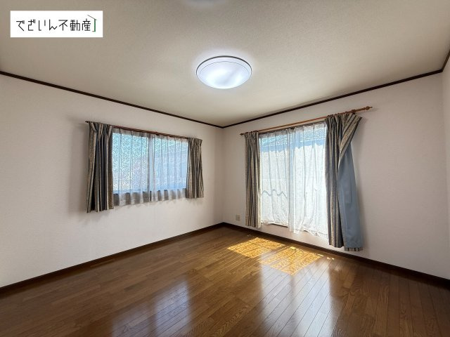 現地(2026年7月撮影)　2階8帖洋室