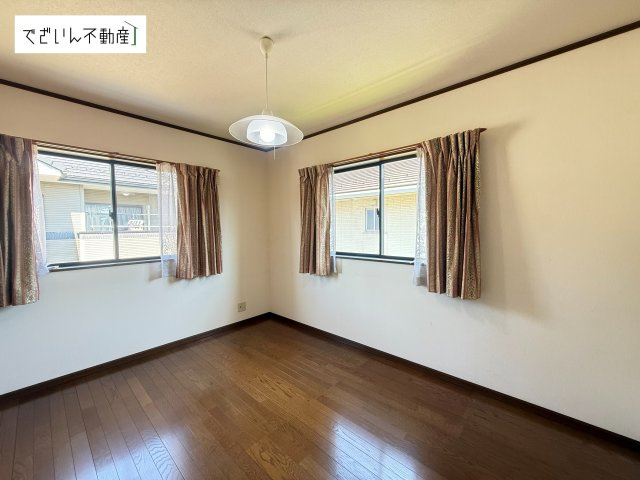 現地(2026年7月撮影)　2階6帖洋室