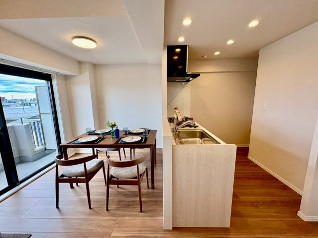 LDK一体型で、食事もくつろぎもひとつの空間で完結。