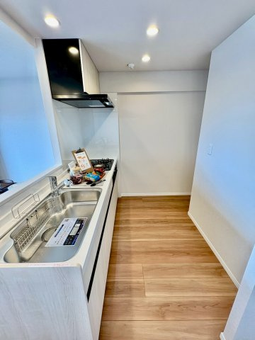 見た目もすっきり、作業もスムーズにこなせる空間です。