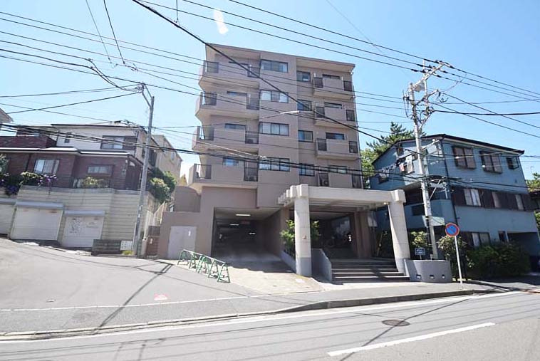 汐見台小学校まで約350ｍ、松浪中学校まで約650ｍとお子様の通学も安心♪
