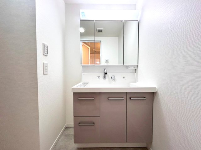☆Wash　Room☆収納豊富で使いやすい独立洗面台です♪(新規交換済み)