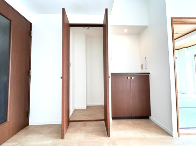 ☆Closet☆リビングに収納付で、細々した物等が収納できるので便利♪