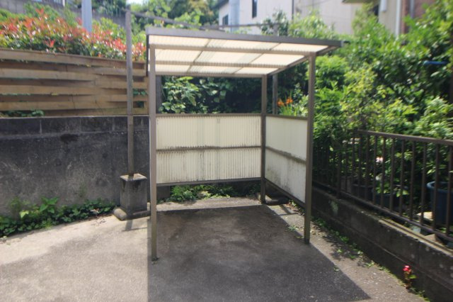 カースペース奥には屋根付きの駐輪スペースもあります