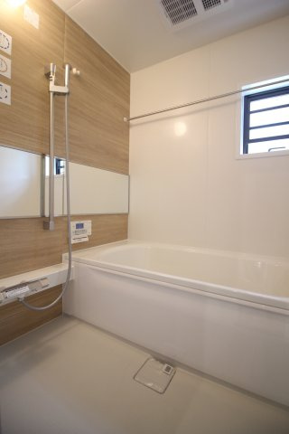 お風呂も丸ごと交換済！嬉しい浴室乾燥機付きです♪