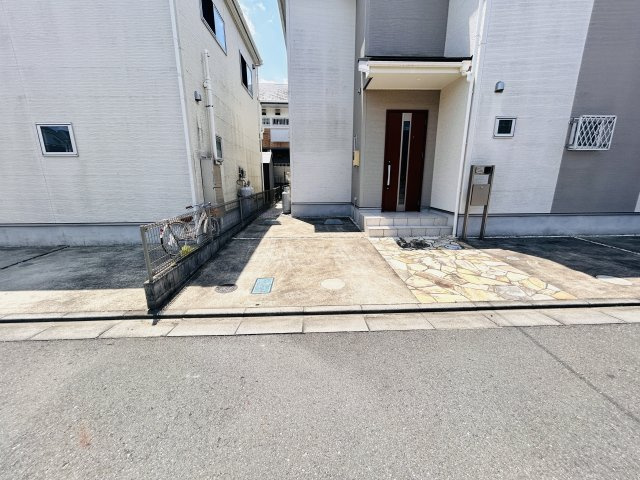 駐車スペースも十分に確保しております♪