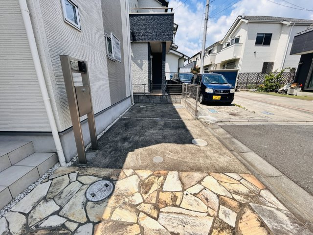 お車2台駐車可能です♪