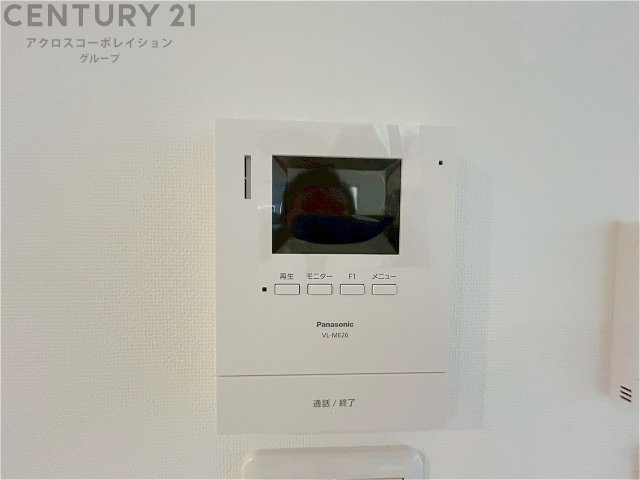 訪問者が来たときにテレビ画面で確認できるため、安心してドアを開けられます。録画機能があるものもあり、留守中に来訪者を記録しておくことができます。利便性が高く、セキュリティ面でも安心です。　