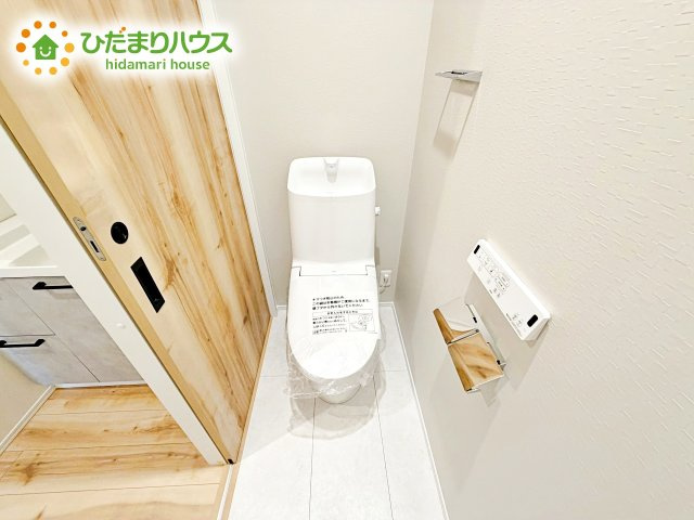 温水洗浄便座なら、年中温かいので、安心して座ることができます。さらに、身体が冷えることもないため、便座カバーを付ける必要もありません。