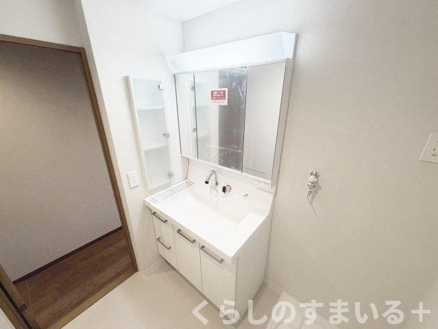 独立洗面台、朝の身支度には欠かせません