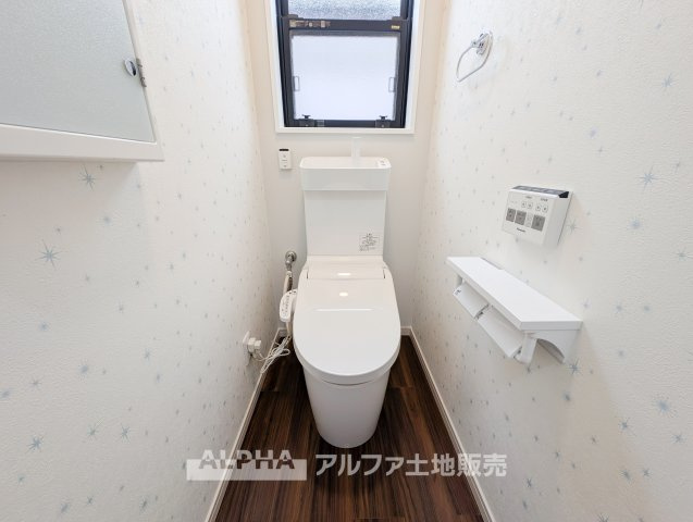 【Toilet】◆トイレ◆1階・2階それぞれにトイレを配置。忙しい朝や家族が在宅している時間帯にも使い分けができて便利です。