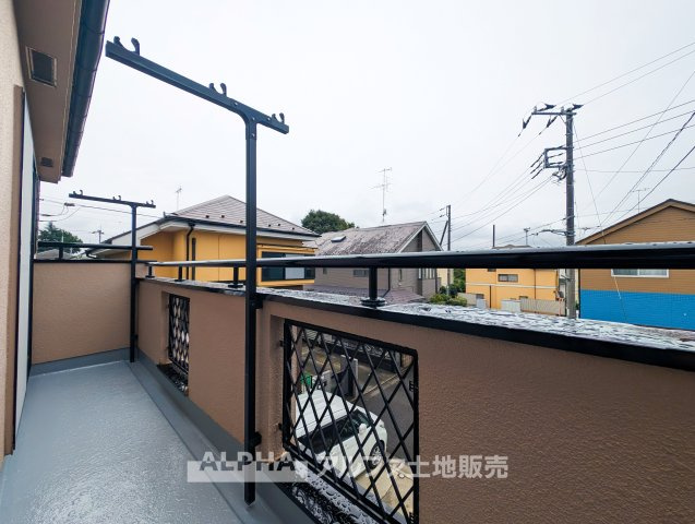 【Balcony】◆バルコニー◆2階洋室から出入りできるバルコニー。洗濯物を干すスペースとして、日々の家事に活躍します。