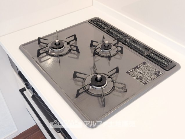 【Gas　Stove】◆ガスコンロ◆火加減を確認しながら調理でき、炒め物から煮込み料理まで幅広く活躍。毎日の料理を支える設備です。
